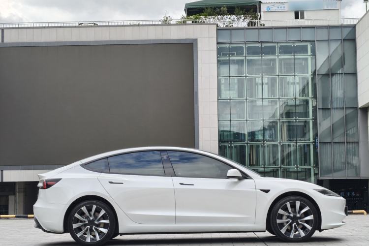 Used Tesla Model 3 2025 Model Revised Long-Range Rear-Wheel-Drive Version Exterior 4