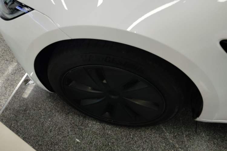 Used Tesla Model 3 2025 Rear-Wheel-Drive Version Exterior 4