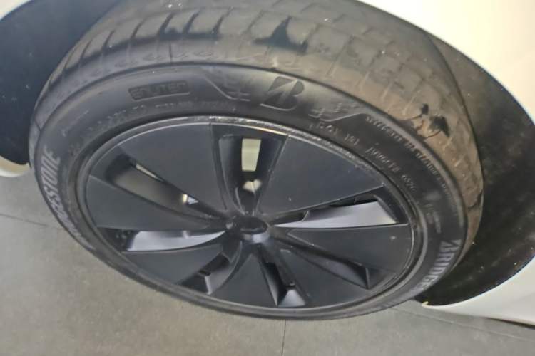 Used Tesla Model 3 2025 Model Revised Rear-Wheel-Drive Version Exterior 5