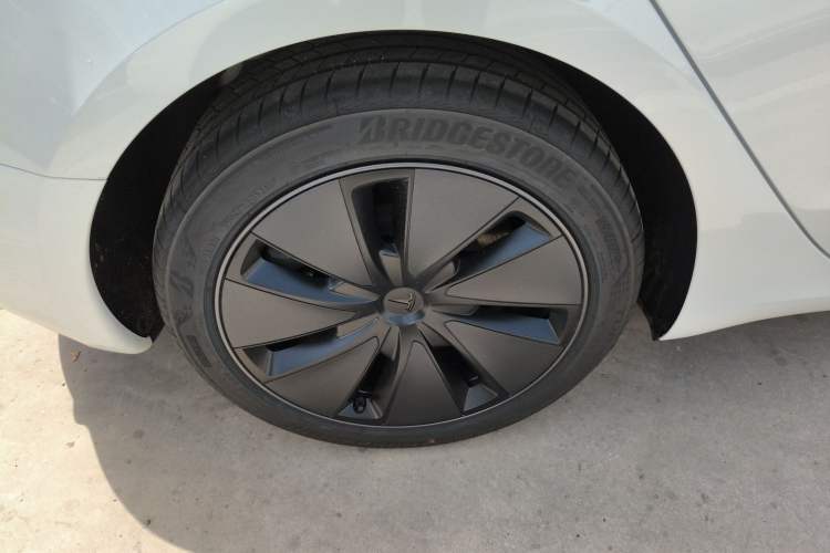 Used Tesla Model 3 2025 Model Revised Rear-Wheel-Drive Version Exterior 5