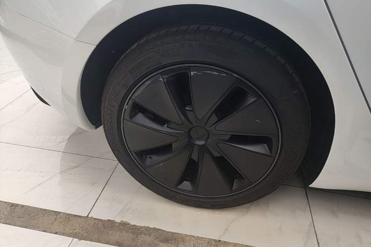 Used Tesla Model 3 2025 Model Revised Rear-Wheel-Drive Version Exterior 5
