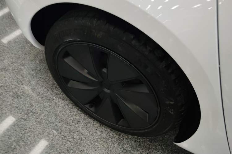 Used Tesla Model 3 2025 Rear-Wheel-Drive Version Exterior 5