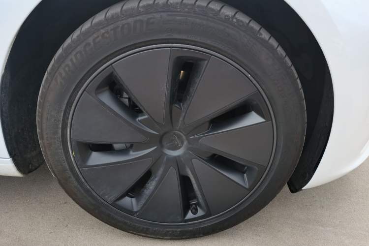 Used Tesla Model 3 2025 Model Revised Rear-Wheel-Drive Version Exterior 7