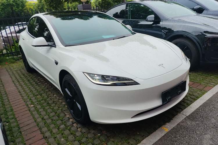 Used Tesla Model 3 2025 Model Long-Range Rear-Wheel-Drive Version Front Right 45 Deg