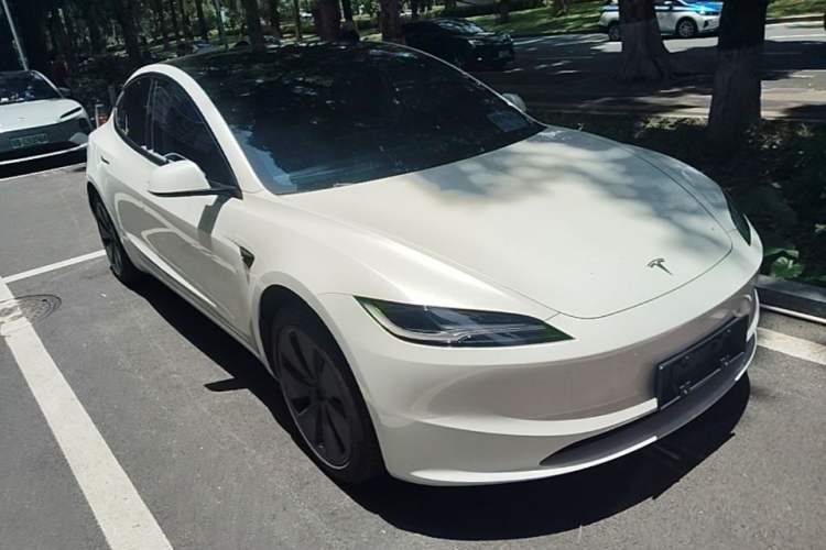 Used Tesla Model 3 2025 Rear-Wheel-Drive Version Front Right 45 Deg