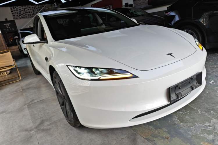 Used Tesla Model 3 2025 Rear-Wheel-Drive Version Front Right 45 Deg