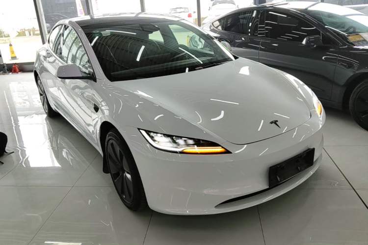 Used Tesla Model 3 2025 Rear-Wheel-Drive Version Front Right 45 Deg