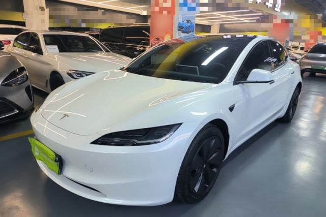 Ojetý Tesla Model 3 2025 Rear-Wheel-Drive Version