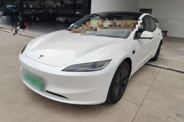 Używany Tesla Model 3 2025 Model Revised Rear-Wheel-Drive Version