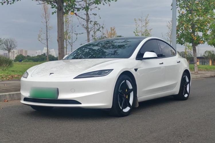 Tesla Model 3 2025 Rear-Wheel-Drive Version