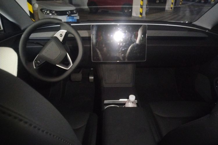 Used Tesla Model 3 2025 Long-Range All-Wheel-Drive Version Interior 2