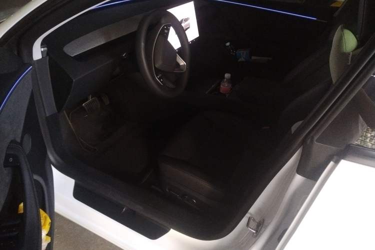 Used Tesla Model 3 2025 Long-Range All-Wheel-Drive Version Interior 3