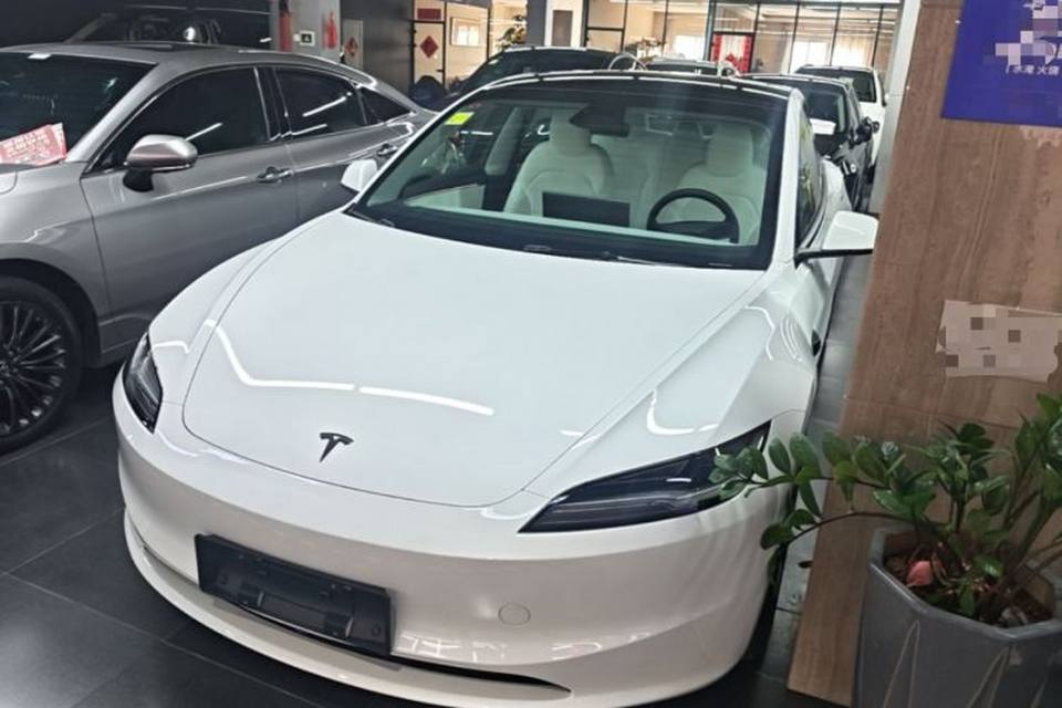Tesla Model 3 2025