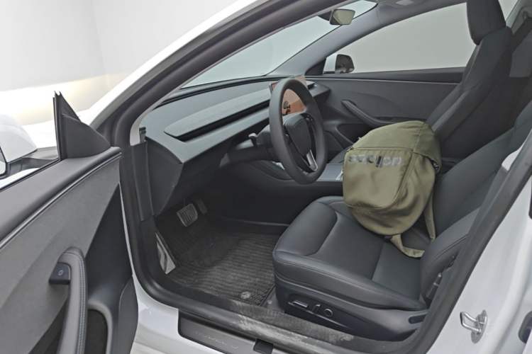 Used Tesla Model 3 2025 Rear-Wheel-Drive Version Left Front Seat