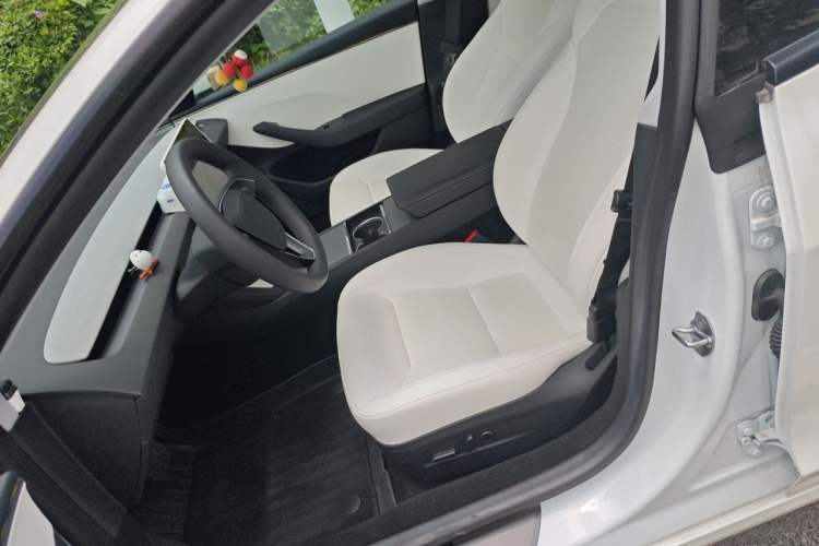 Used Tesla Model 3 2025 Rear-Wheel-Drive Version Left Front Seat