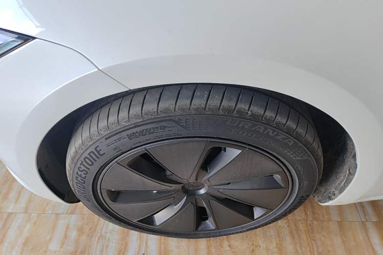 Used Tesla Model 3 2025 Long-Range All-Wheel-Drive Version Left Front Wheel Hub