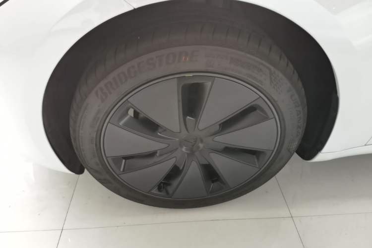 Used Tesla Model 3 2025 Model Revised Rear-Wheel-Drive Version Left Front Wheel Hub