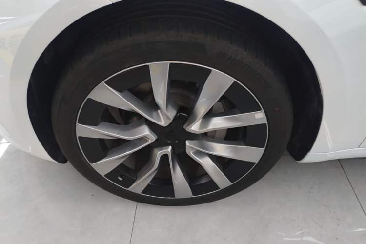 Used Tesla Model 3 2025 Model Revised Long-Range Rear-Wheel-Drive Version Left Front Wheel Hub