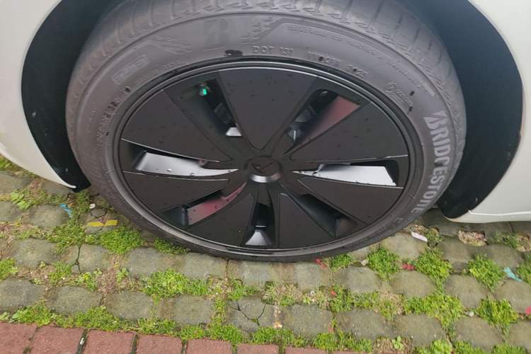 Used Tesla Model 3 2025 Model Long-Range Rear-Wheel-Drive Version Left Front Wheel Hub