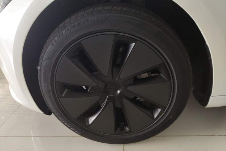 Used Tesla Model 3 2025 Model Revised Long-Range Rear-Wheel-Drive Version Left Front Wheel Hub