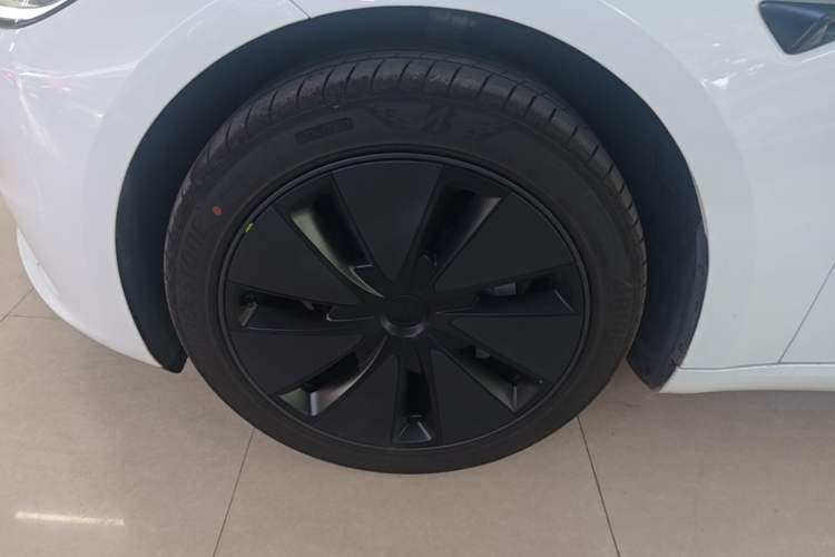Used Tesla Model 3 2025 Model Long-Range Rear-Wheel-Drive Version Left Front Wheel Hub
