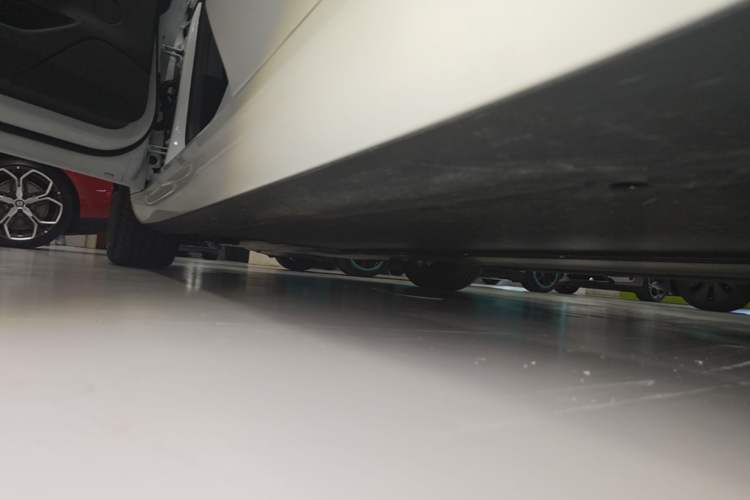 Used Tesla Model 3 2025 Long-Range All-Wheel-Drive Version Left Side Sill