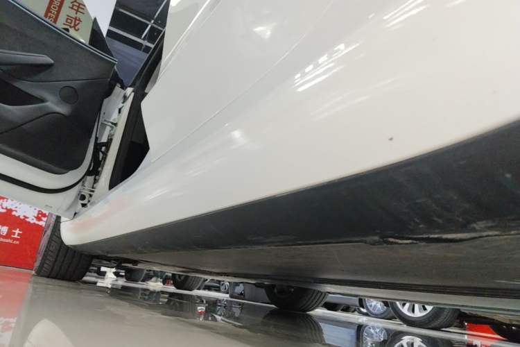 Used Tesla Model 3 2025 Model Revised Long-Range All-Wheel-Drive Version Left Side Sill