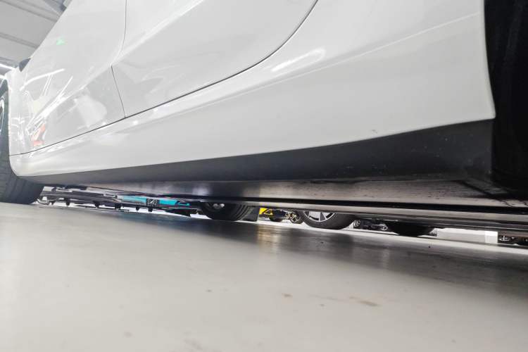 Used Tesla Model 3 2025 Model High-Performance All-Wheel-Drive Version Left Side Sill