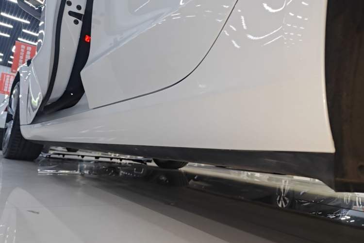 Used Tesla Model 3 2025 Rear-Wheel-Drive Version Left Side Sill
