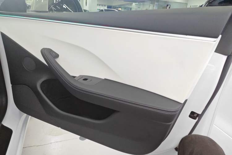Used Tesla Model 3 2025 Model High-Performance All-Wheel-Drive Version Right Front Door Interior