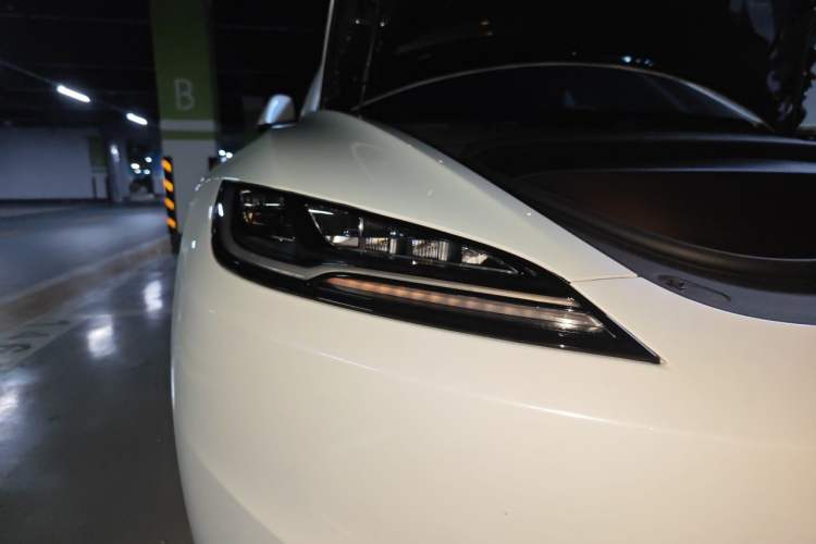 Used Tesla Model 3 2025 Rear-Wheel-Drive Version Right Front Headlight