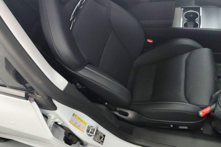 Used Tesla Model 3 2025 Model High-Performance All-Wheel-Drive Version Right Front Seat