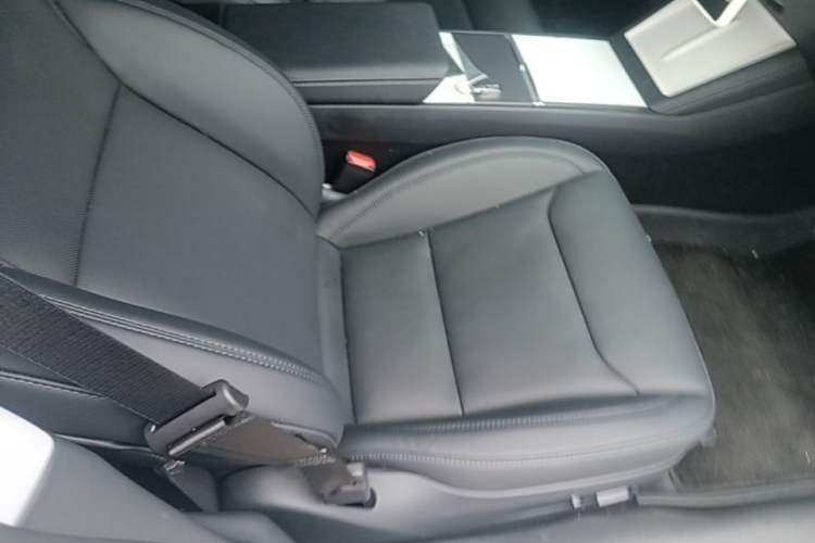 Used Tesla Model 3 2025 Rear-Wheel-Drive Version Right Front Seat