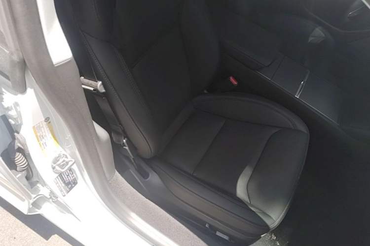 Used Tesla Model 3 2025 Rear-Wheel-Drive Version Right Front Seat