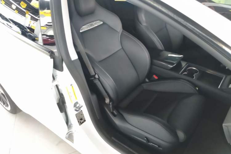 Used Tesla Model 3 2025 Model High-Performance All-Wheel-Drive Version Right Front Seat
