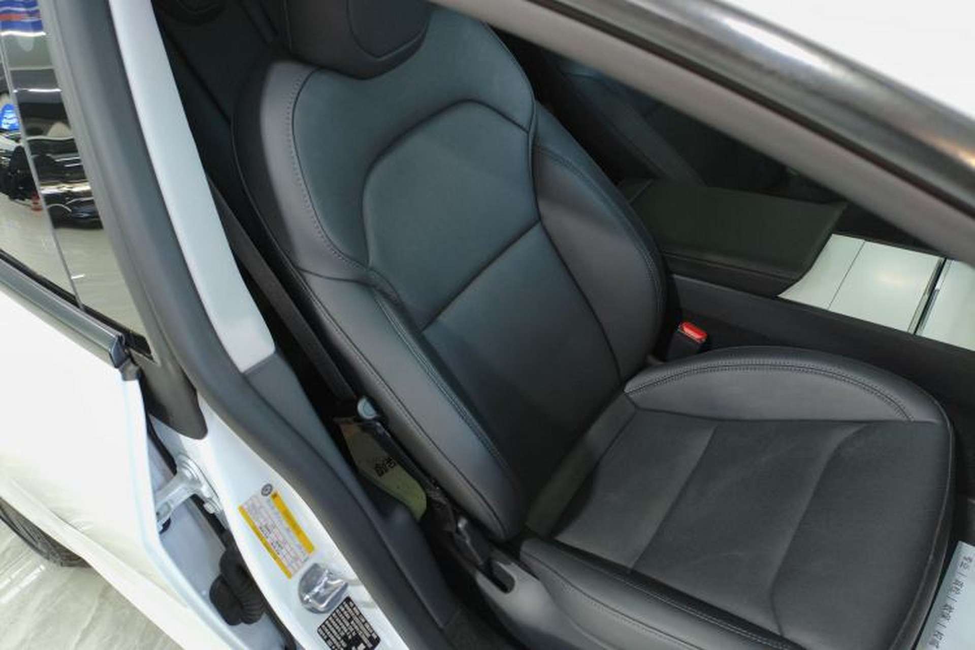 Used Tesla Model 3 2025 Rear-Wheel-Drive Version Right Front Seat