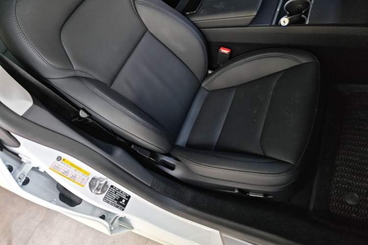 Used Tesla Model 3 2025 Rear-Wheel-Drive Version Right Front Seat