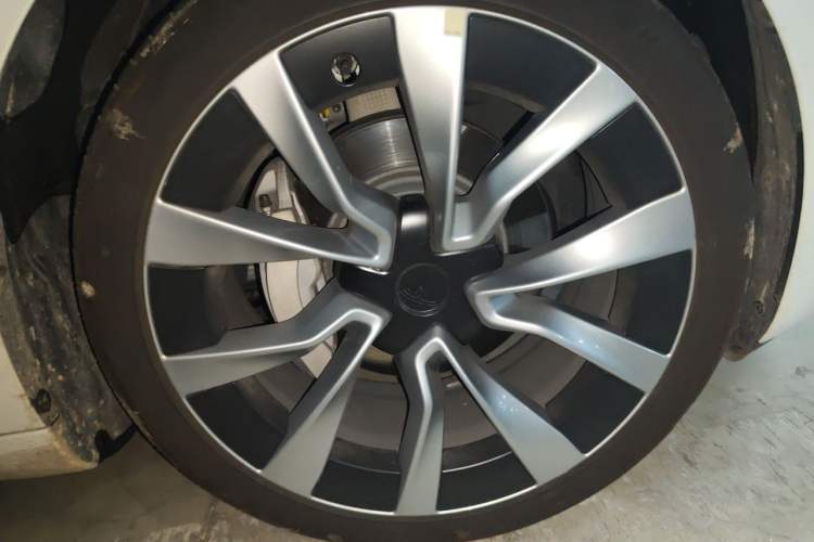 Used Tesla Model 3 2025 Rear-Wheel-Drive Version Right Front Wheel Hub