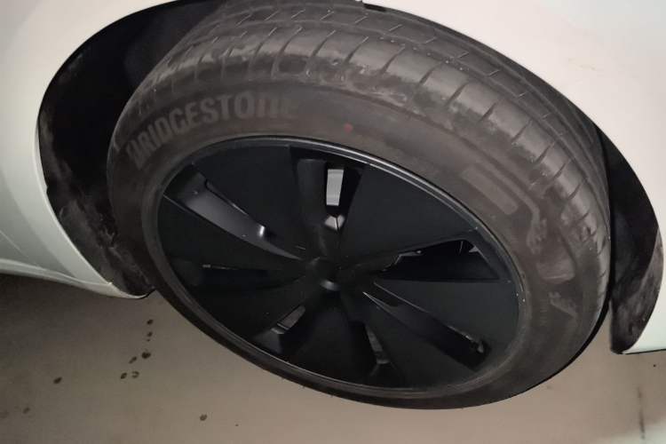 Used Tesla Model 3 2025 Model Revised Long-Range Rear-Wheel-Drive Version Right Front Wheel Hub