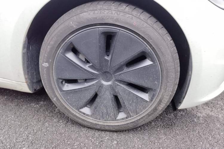 Used Tesla Model 3 2025 Model Revised Rear-Wheel-Drive Version Right Front Wheel Hub