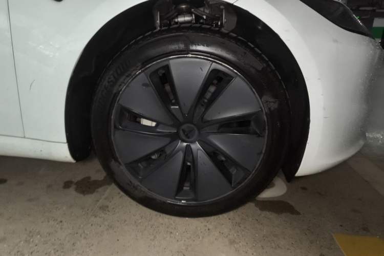 Used Tesla Model 3 2025 Model Long-Range Rear-Wheel-Drive Version Right Front Wheel Hub