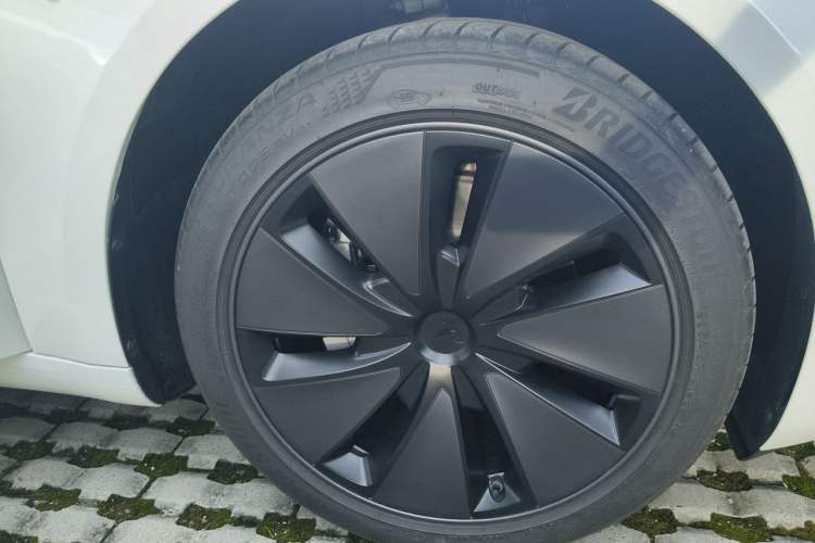 Used Tesla Model 3 2025 Rear-Wheel-Drive Version Right Front Wheel Hub