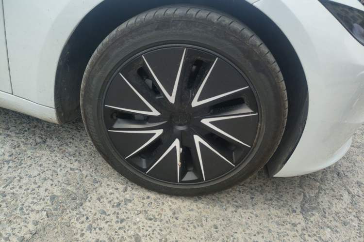 Used Tesla Model 3 2025 Model Revised Long-Range All-Wheel-Drive Version Right Front Wheel Hub