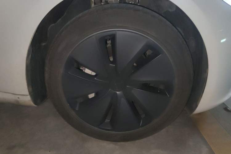 Used Tesla Model 3 2025 Rear-Wheel-Drive Version Right Front Wheel Hub