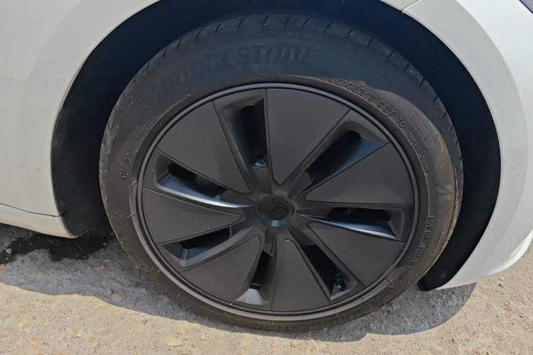 Used Tesla Model 3 2025 Rear-Wheel-Drive Version Right Front Wheel Hub