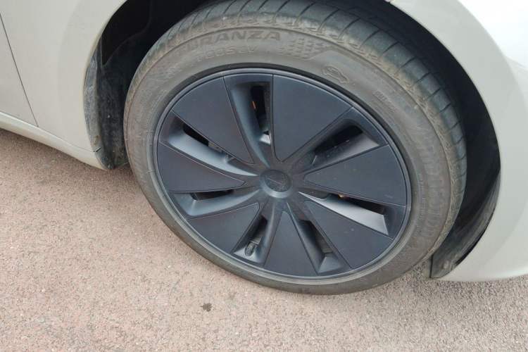 Used Tesla Model 3 2025 Model Revised Rear-Wheel-Drive Version Right Front Wheel Hub