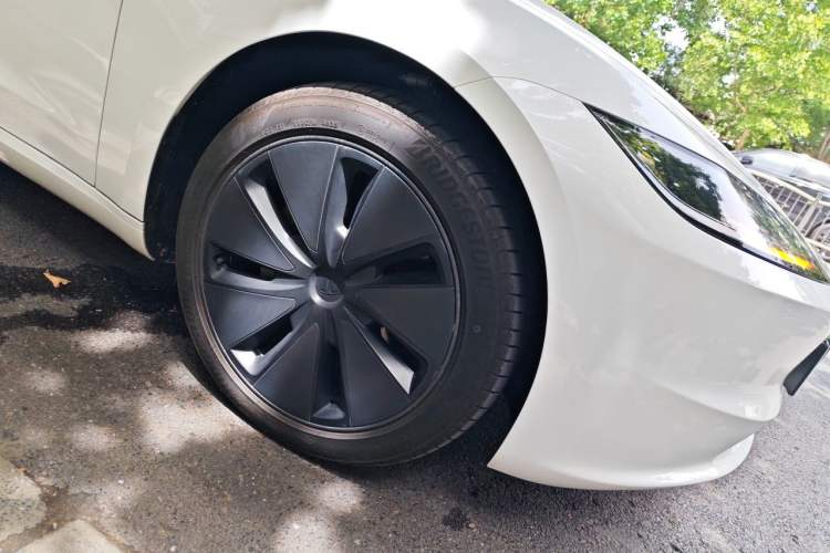 Used Tesla Model 3 2025 Model Revised Rear-Wheel-Drive Version Right Front Wheel Hub