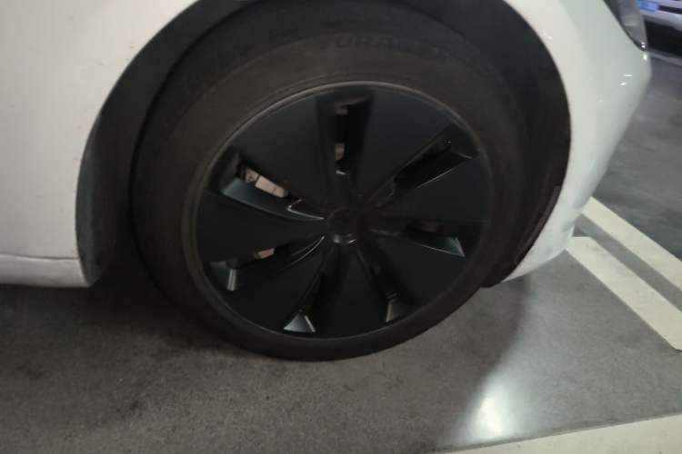 Used Tesla Model 3 2025 Long-Range All-Wheel-Drive Version Right Front Wheel Hub