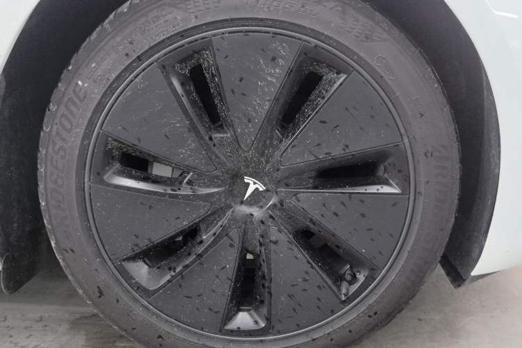 Used Tesla Model 3 2025 Model Long-Range Rear-Wheel-Drive Version Right Front Wheel Hub