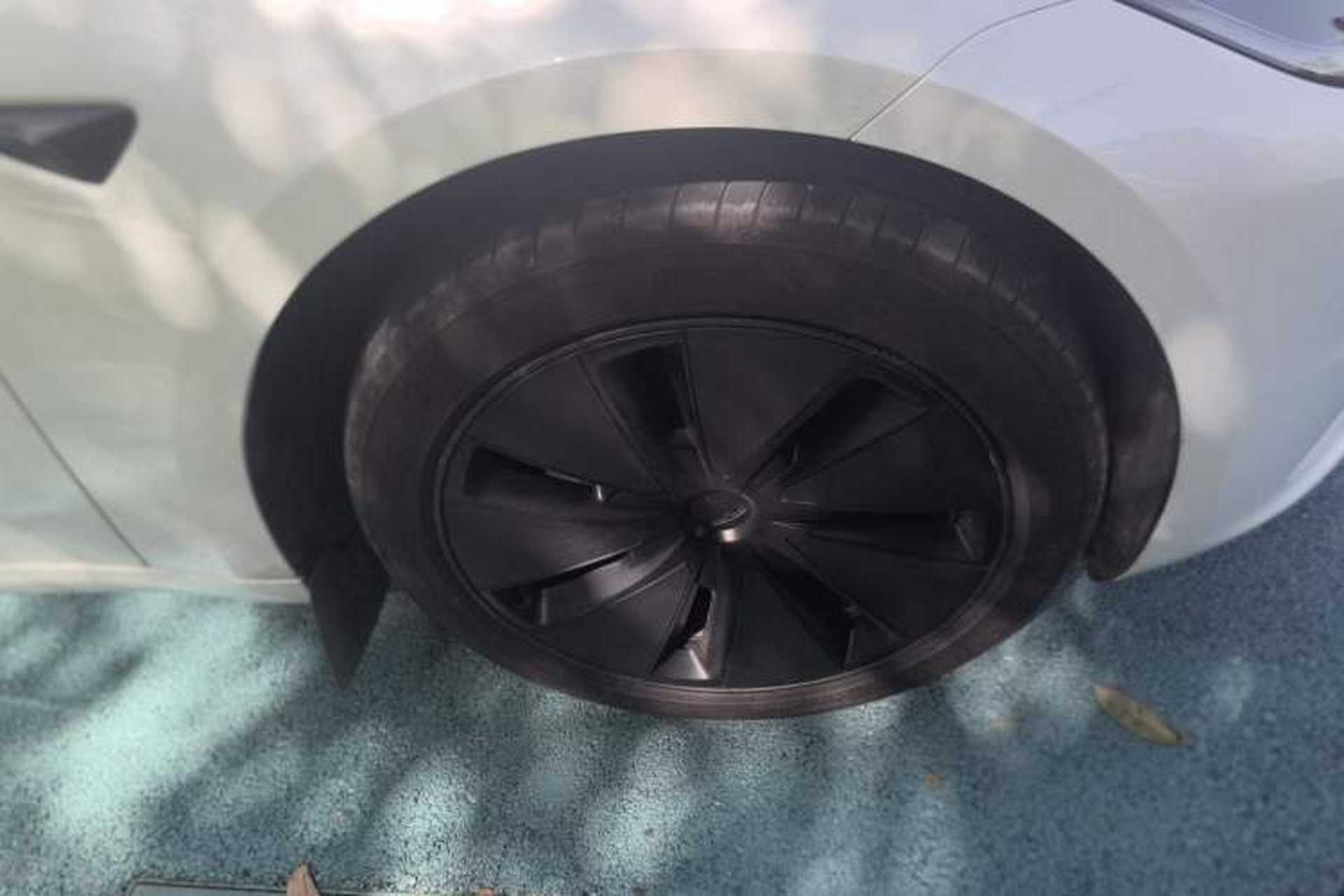 Used Tesla Model 3 2025 Model Revised Long-Range Rear-Wheel-Drive Version Right Front Wheel Hub